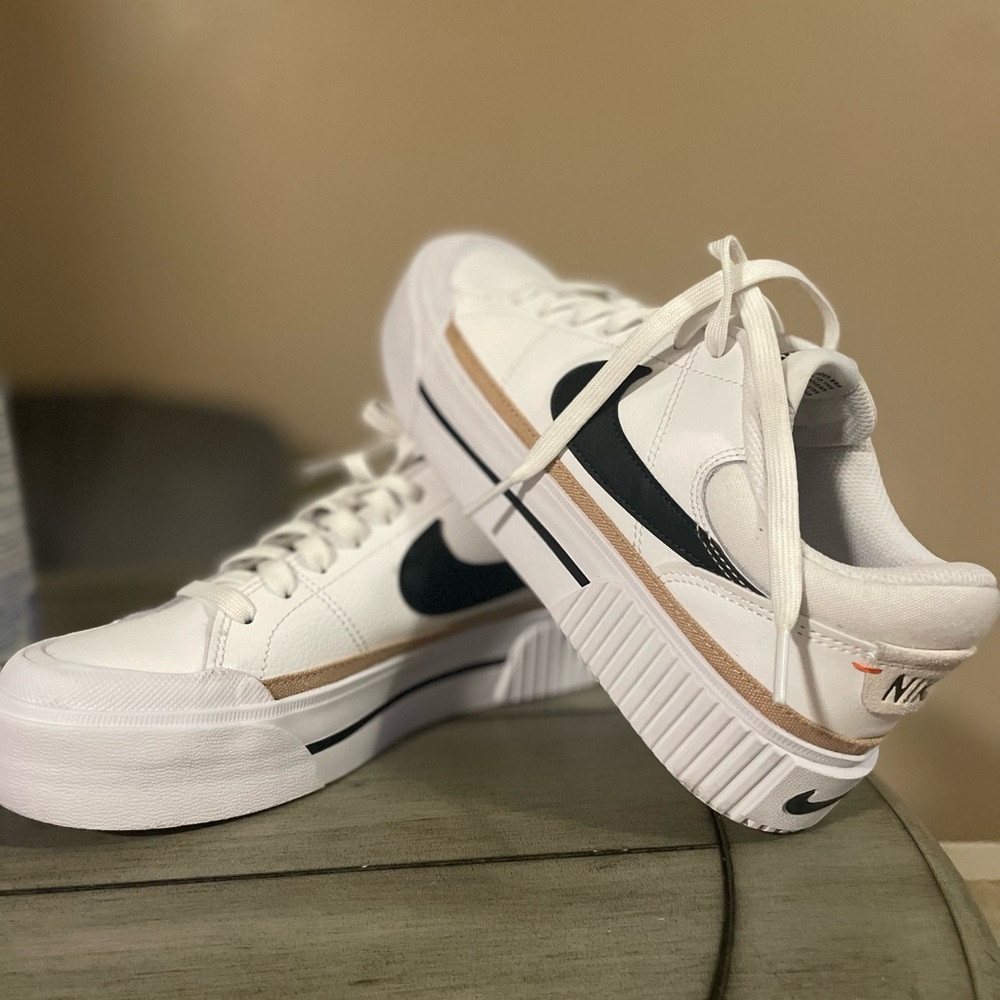 Women Nike platform size 8
